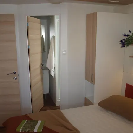 Camping Adria Mobile Park 乌马格